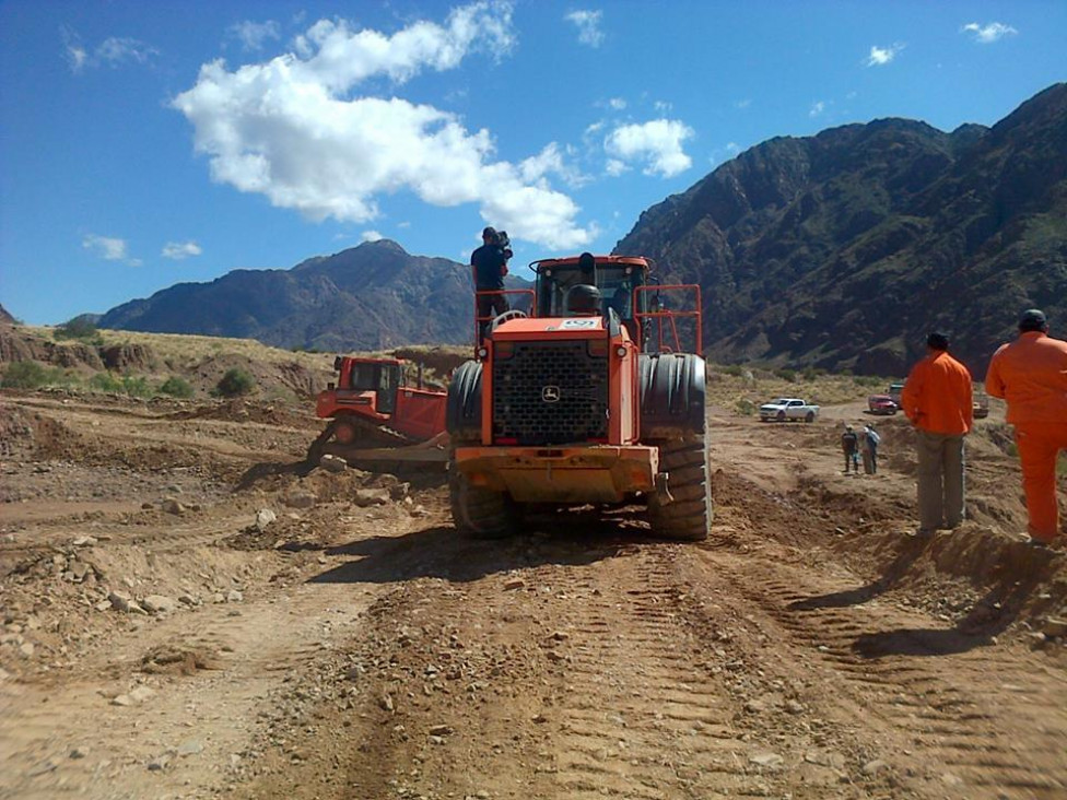 imagen Alud en alta montaña: trabajan para abrir una huella