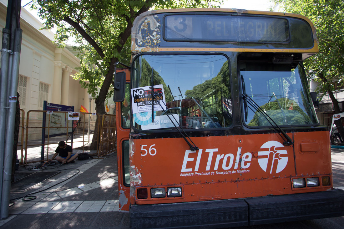 imagen Exempleados de la EPTM aseguran que aún esperan su designación en otras reparticiones