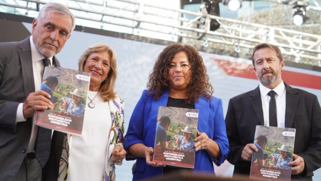 imagen La UNCUYO entregó la Guía de Autoevaluación de la Sostenibilidad Vitivinícola 