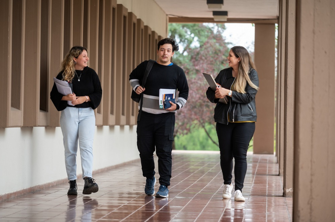 imagen Radiografía de estudiantes de la UNCUYO: más del 60 % es primera generación en llegar a la universidad