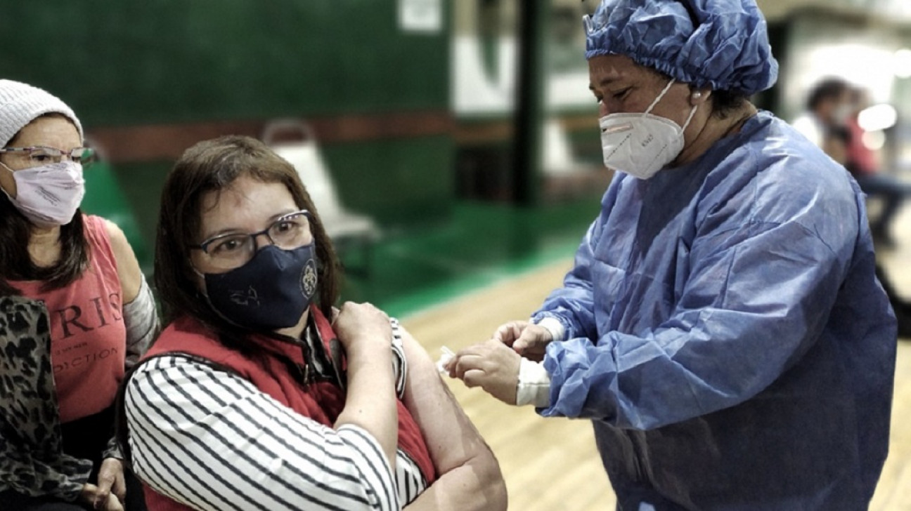 imagen Autoridades provinciales alientan el refuerzo de la vacunación anticovid durante el invierno
