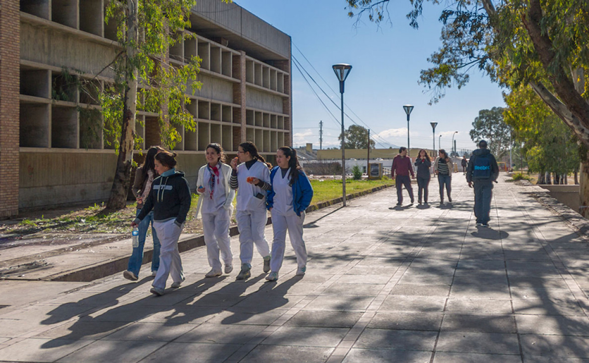 imagen Para mejorar, hay que escuchar: la UNCUYO consulta a sus egresados 