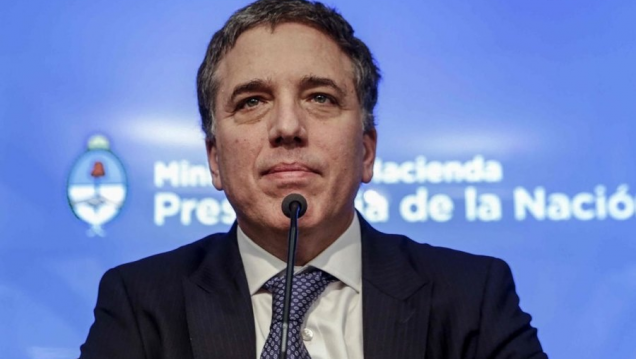 imagen Dujovne va por más deuda