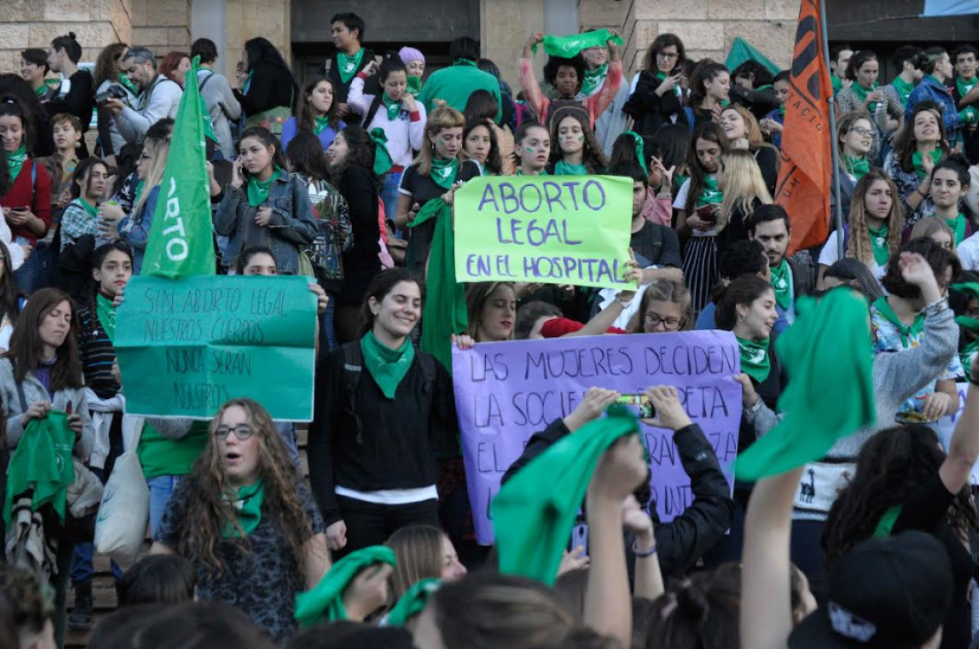 imagen Masivo "pañuelazo" en Mendoza