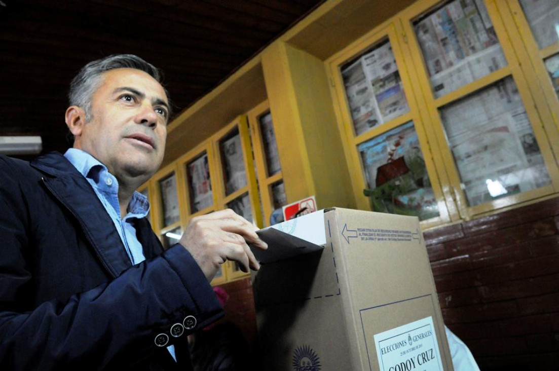 imagen Cornejo votó y habló sobre el préstamo de Cristina a Pérez