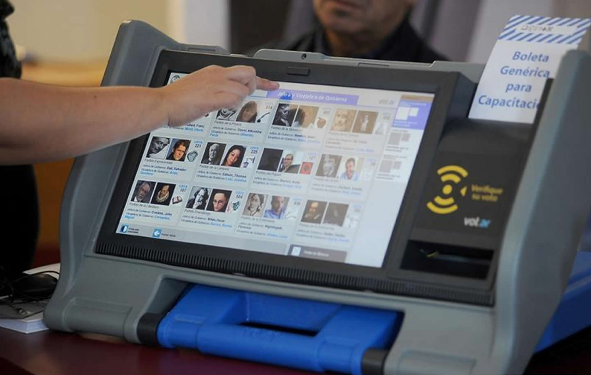 imagen El oficialismo aceptó no modificar las PASO y se podrá votar en diferentes internas