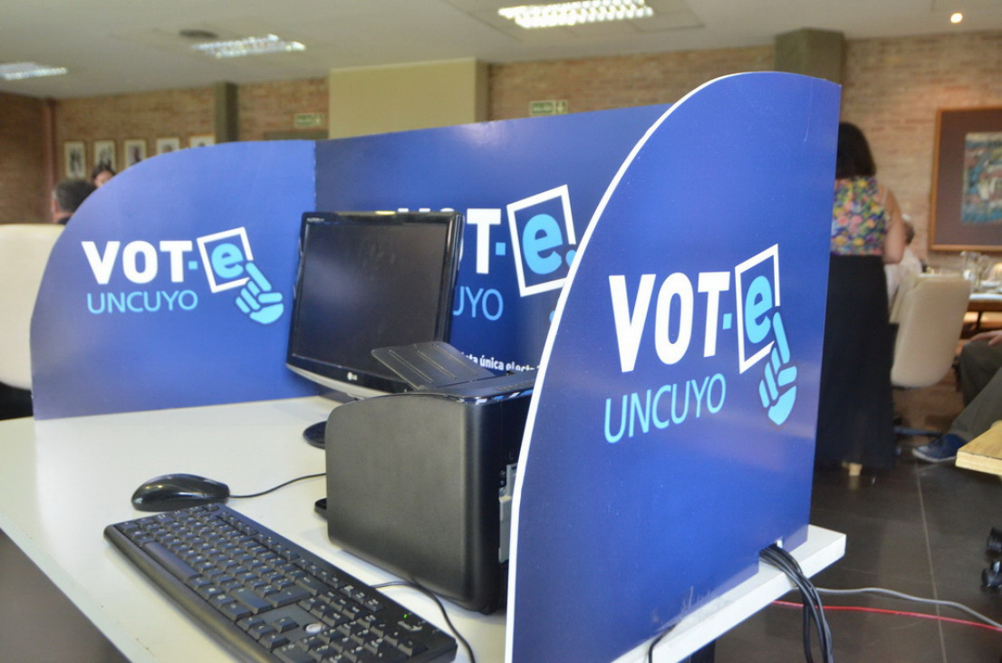 imagen La UNCUYO desarrolló su propio sistema de voto electrónico
