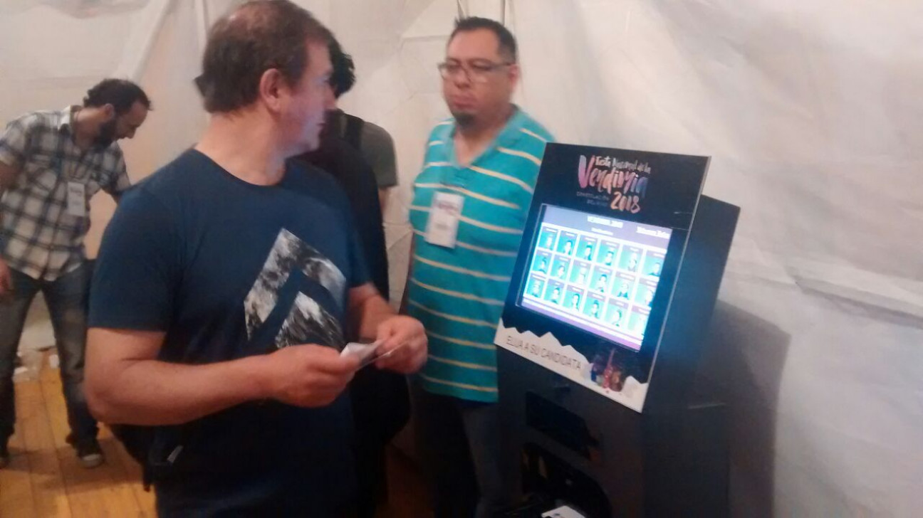 imagen El voto electrónico no logró agilizar la elección de la nueva Reina