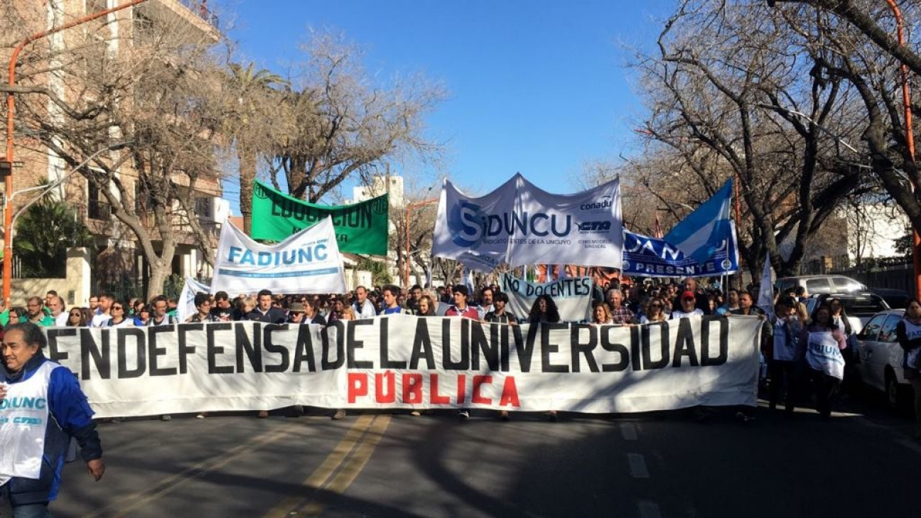 imagen La marcha de la UNCUYO en fotos y videos