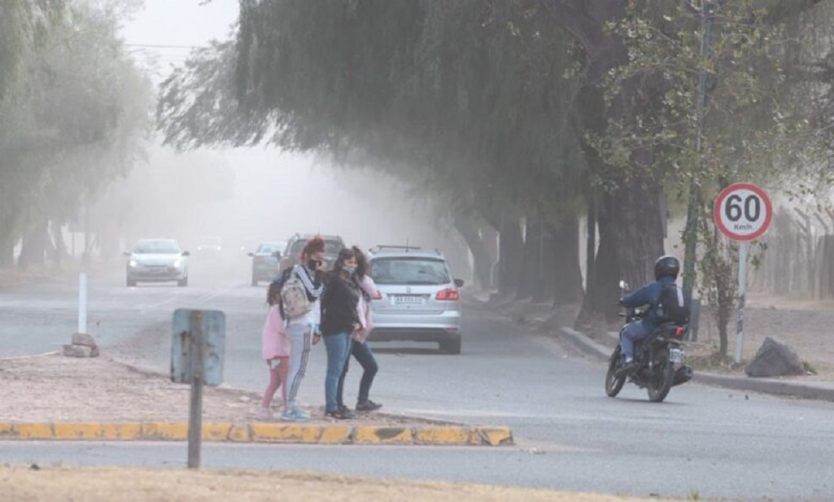 imagen Suspendieron las clases presenciales en el turno tarde por el viento zonda 