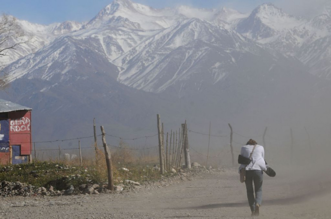 imagen Zonda: suspendieron las clases en alta montaña